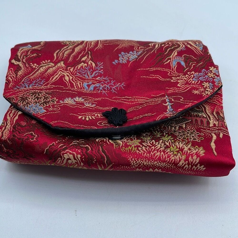 Vintage Faching silk brocade jewelry roll. Snap front.